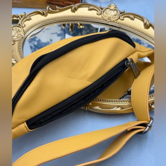 🆕 DIESEL 🧿 NWOT Embossed-Logo Belt Bag, Pale Yellow PU Vegan Leather - Picture 12 of 14